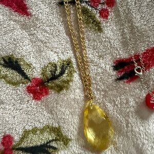 New Lot of 5 Pieces of Costume Jewelry, 4 Necklaces & 1 Bracelet